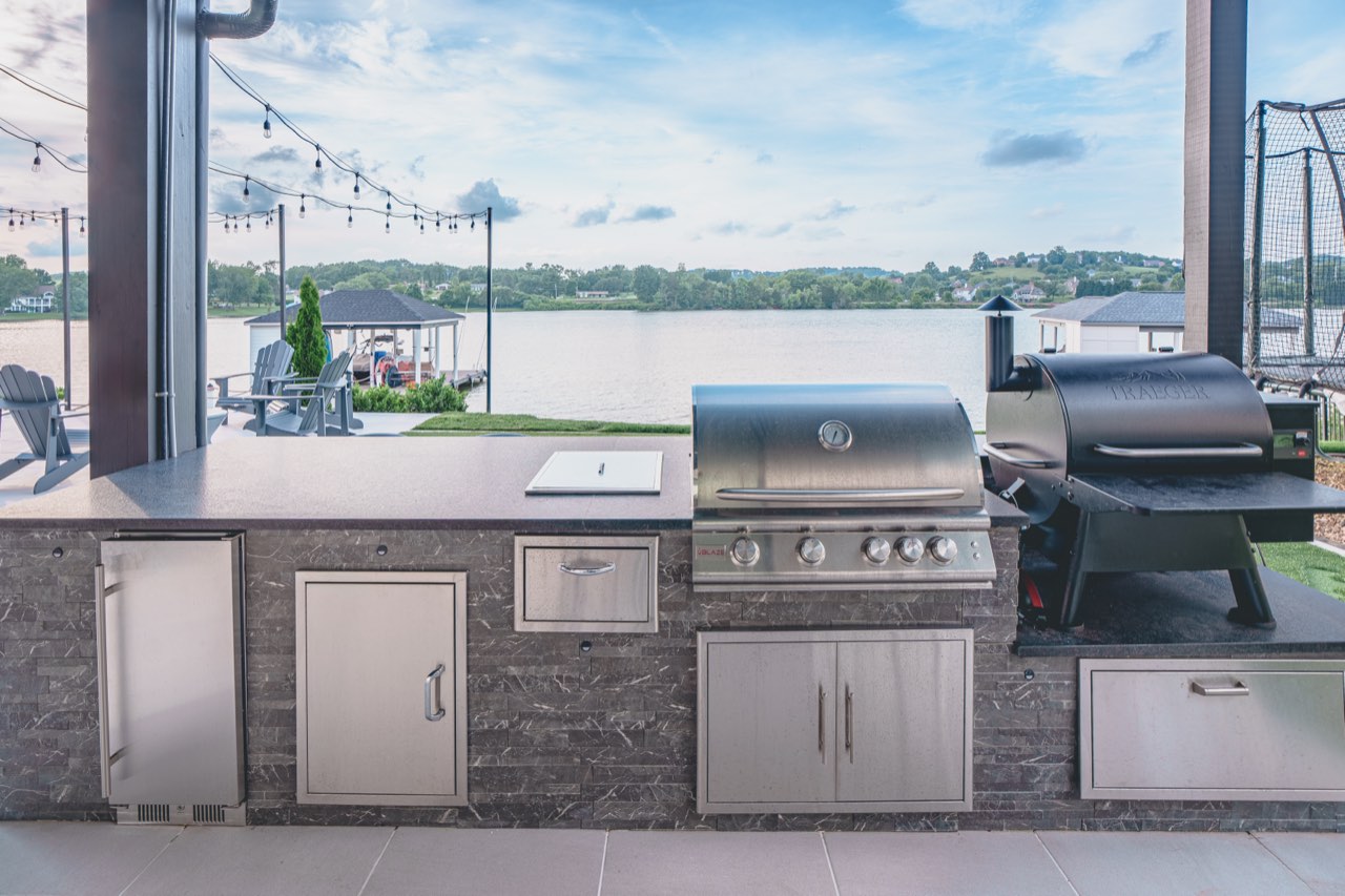 Lakeview Outdoor Kitchen With Built-In Grill & Smoker