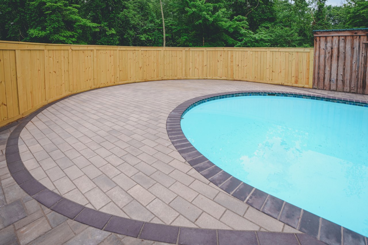 Curved Paver Pool Deck With Contrast Banding